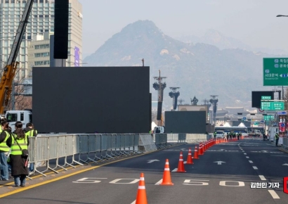 [포토] BTS 광화문 공연으로 통제되는 세종대로