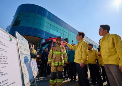 대전 화재 현장 둘러본 李대통령 "다 녹았어"…유가족 '先지원' 지시(종합)