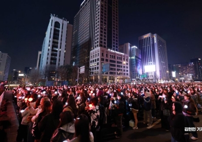 [포토] BTS 컴백 라이브 아리랑, 광화문 광장 가득찬 팬들