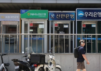 '신의 직장' 은행원 평균 연봉의 9배…11억 받은 '연봉킹'은 퇴직자