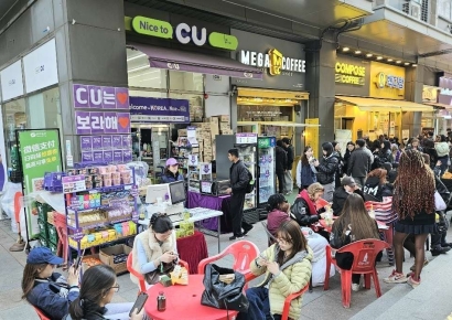 "매출 500% 뛰었어요" 한국인도 외국인도 우르르…BTS 공연에 인근 편의점 '활짝'