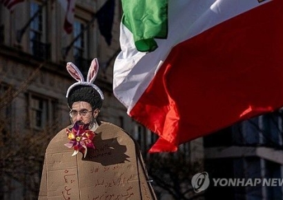 "취임 2주째 AI 사진만"…모즈타바 생존 여부 ‘의문 증폭’