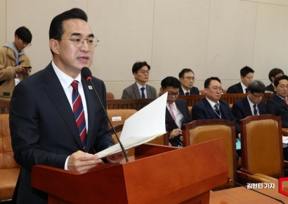 [포토] 박홍근 "나라 앞날 채색까지 완성"…구조적 위기 돌파