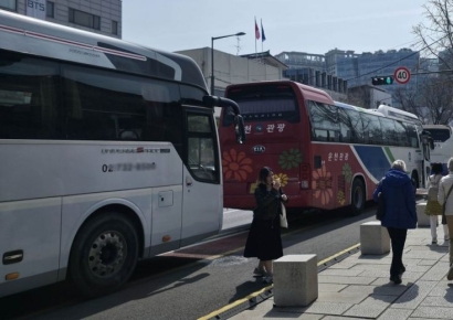 [포토] 길게 늘어선 관광버스