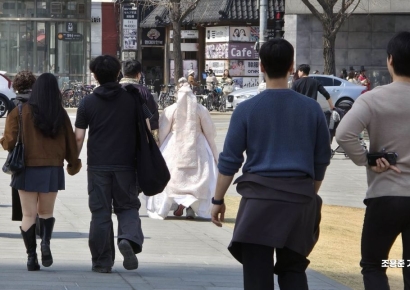 [포토] 겉옷이 거추장스러운 날씨