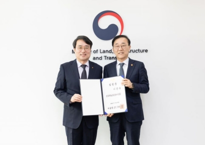 김윤덕 장관 "주택공급 확대 최선 다해"…부동산원·HUG 신임사장에 임명장