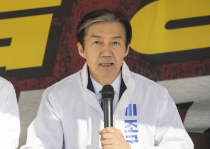 "출퇴근 대중교통 한시 무료화하자"…조국, 추경 앞두고 긴급제안