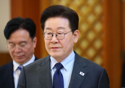 李대통령, 한국형 전투기 'KF-21' 양산 1호기 출고식 참석