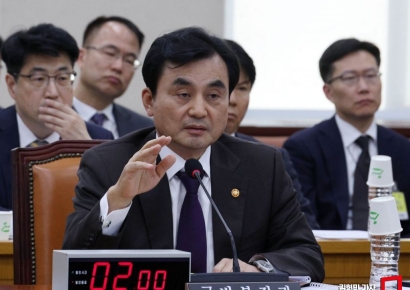 [포토] 국회 국방위 출석한 안규백 장관