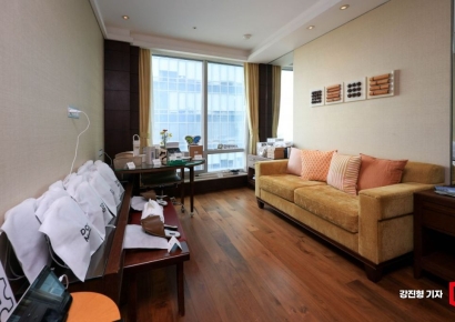 [포토] 메리어트 이그제큐티브 아파트먼트 서울 팬트하우스 스위트 서재 공개