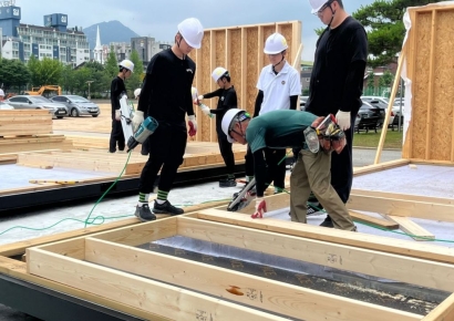"막노동? 펜스 안은 딴세상" 운동장서 집 짓는 10대·4시 퇴근하는 30대[손끝기술의 위기]③