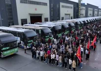 연말 보너스 수백억 뿌리더니 또…이번엔 21억 들여 '효도 여행' 지원