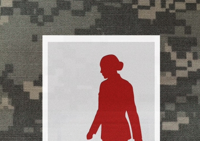 "트럼프 옆 금발 여성" 군복 입고 100만 남성 홀린 'MAGA 그녀' 정체 보니