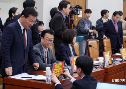 '정치검찰 조작기소 국정조사 특위' 첫날부터 여야 기싸움 팽팽