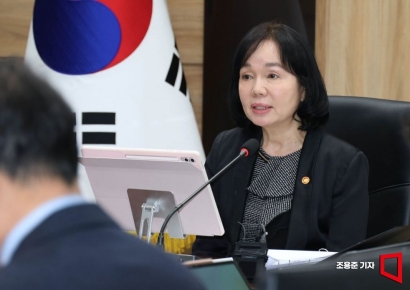 [포토] 개인정보보호위원회에서 발언하는 송경희 위원장