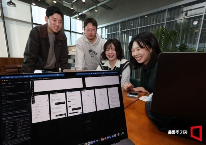 "점심 먹고 오는 동안 일 좀 해 놓을래?"…업무 방식 바꾼 '바이브 코딩'[무너진 코딩 성벽]①