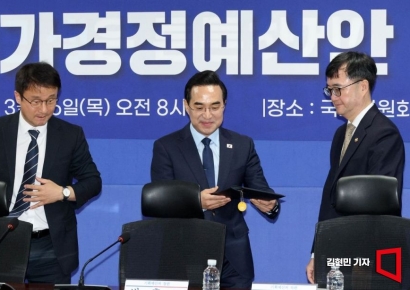 [포토] 당정, 25조 규모 추경 논의… '고유가 부담 완화·민생 안정' 투입"