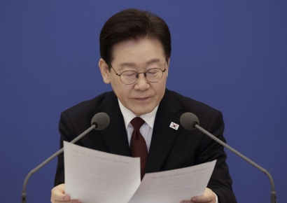 李대통령 "전기료 이대로면 손실 엄청나게 늘어…전기 절약 당부"