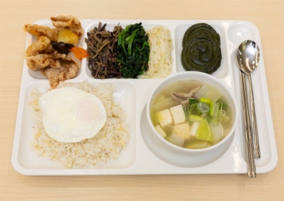 "이게 청와대 특별오찬 메뉴입니다"…'꿔바로우·계란후라이'에 담긴 의미는