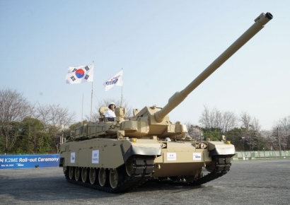 현대로템, 중동형 K2 전차 첫 공개