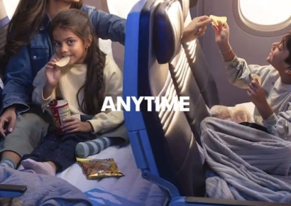 "비즈니스 안 부럽네, 나도 누워간다"…좌석 3개 붙여 '눕코노미' 도입한 美 항공사