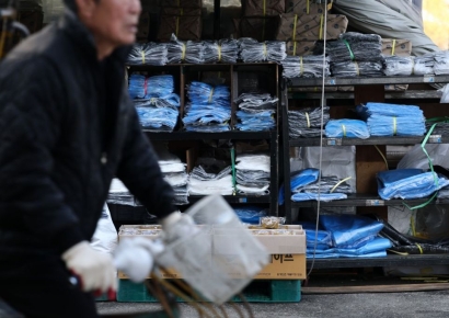 "이제는 한계"…편의점 쓰레기 담을 비닐봉투 가격 40% 올렸다