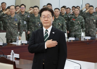 李, 전군 지휘관 회의서 "전작권 회복 노력해야"…조성현 대령 만나 "한 번 보고 싶었다"
