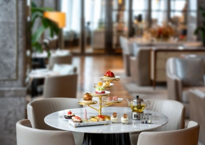 [르포]벚꽃 위에 앉아 한 잔…79층에서 완성된 '천상의 봄'