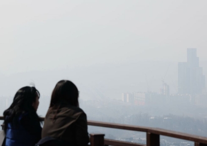 "숨 막히는 3월"…미세먼지 31% 급증, 전쟁 변수도 겹쳤다