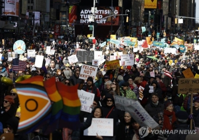 "왕은 없다"…美안팎서 800만명 反트럼프 역대 최대 시위