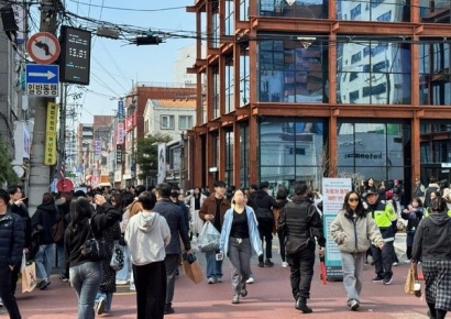 광화문서 BTS 보고 돈은 '이곳'에서 썼다…외국인 방문자 52% 급증