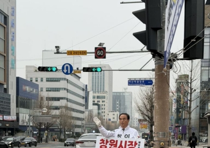 [포토] "창원 무소속 돌풍?" … 이현규 무소속 창원시장 후보, "진짜 일꾼입니다"