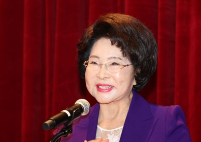 "94 Years Old? Thought She Was in Her 50s"… 'Ultimate Youthful Appearance' Update on Gachon University President Lee Gil-yeo