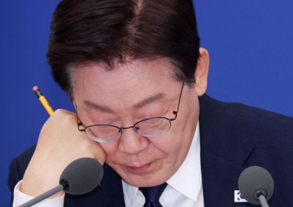 李대통령 "쓰레기 봉투 재고 충분…헛소문 유포 중대범죄"