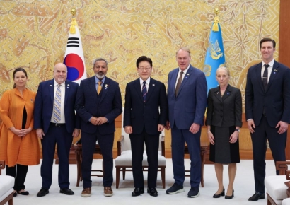 이 대통령, 美 하원의원단 접견…"중동전쟁 진척 의견 듣고 싶다"