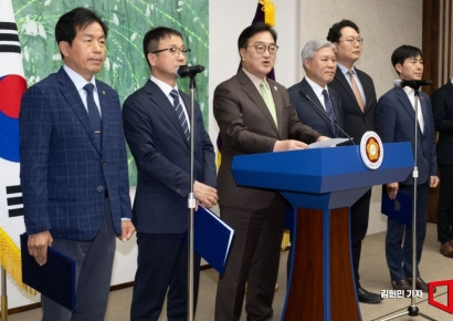 [포토] 국회의장·6개 정당, 개헌안 발의 절차 착수…"4월6일 발의 예상"