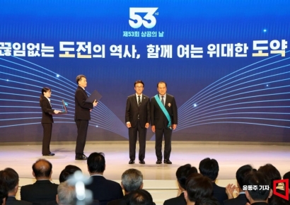 [포토] 이성호 유니테크 회장 금탑산업훈장 수상