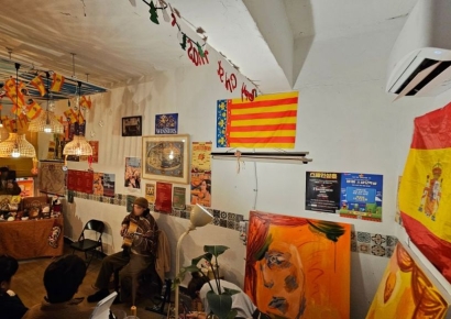 "성심당 안 부럽다"…시흥 골목에 나타난 '스페인 삼촌'과 LP 성지