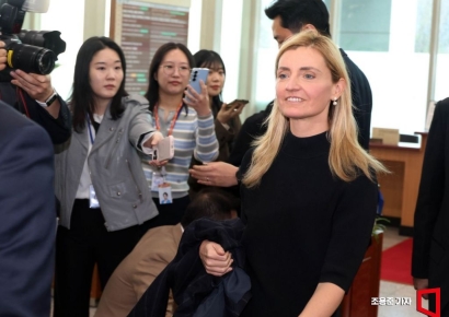 [포토] 외교부 들어서는 로저스 미 국무부 차관