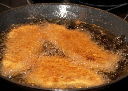 '폐식용유' 주유 실험하고, 트럭 터는 '기름도둑' 판치고…산유국도 난리났다