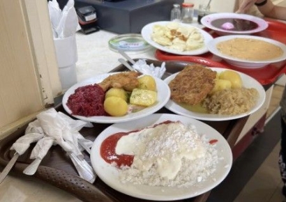 고물가에 눌린 서민들 위안…폴란드엔 '우유 식당' 있다 [맛있는 이야기]