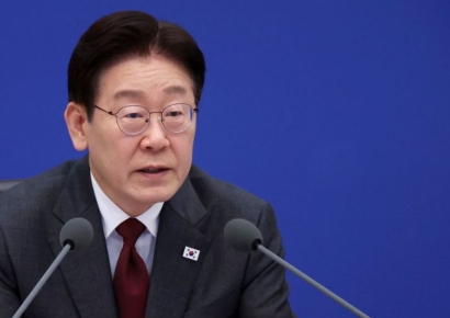 李대통령, 전쟁 추경 준비한 기획처 공무원에 "흘린 코피 꼭 보상"