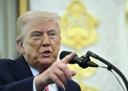 트럼프 "이란, 방금 美에 휴전요청…호르무즈 열리면 검토"