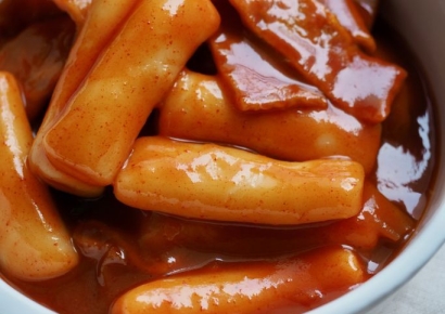 물렁거려서 별로라더니 매콤달콤한 맛에 푹 빠졌다…'떡볶이 챌린지' SNS 강타[K홀릭]