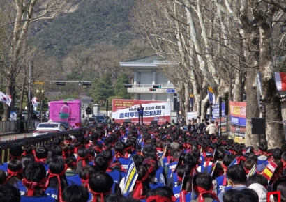 HMM 육상노조 "정부·회사가 파업으로 내몰아…본사 이전 철회 때까지 투쟁"