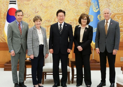 美 의원단 만난 李대통령 "전작권 환수해 미국 부담 줄여야겠다는 생각"