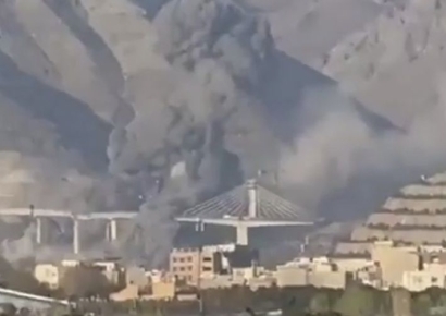 이란 교량폭파 영상 올린 트럼프…"너무 늦기 전에 합의해야" 