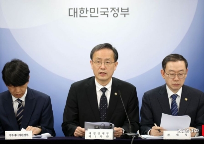 [포토] 공급망 병목해소 규제 개선방안 합동브리핑하는 이형일 차관