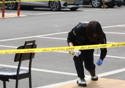 대낮 아파트 상가 주차장서 남녀 '동반 사망'…"호감 거부에 배신감" 스토킹 살인 무게