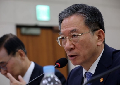 정성호 법무장관 "'연어 술파티' 진상조사 후 조치"…검찰은 종합특검 이첩